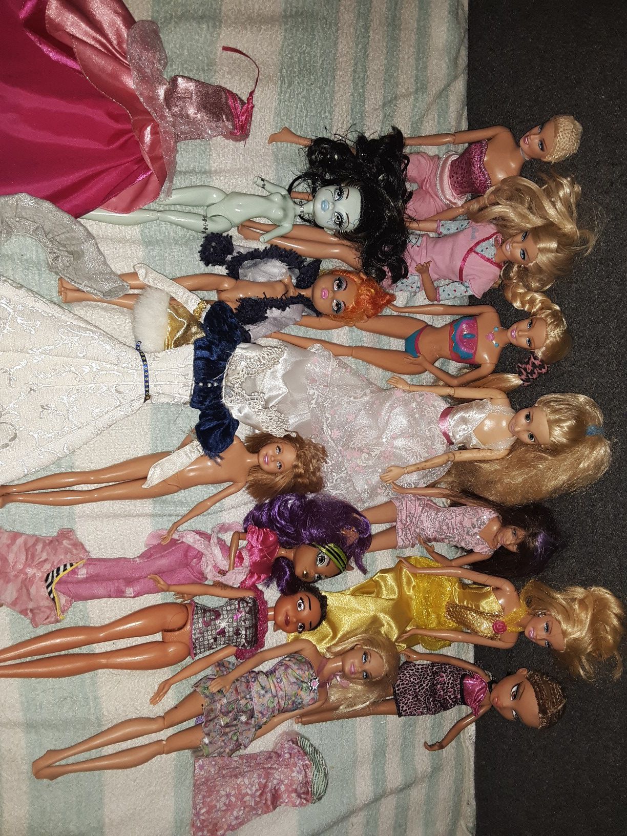 Lot of 13 Dolls