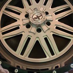 22x12.5 XF FLOW OFFROAD(THE EMBLEM IN THE RIM SPINS)