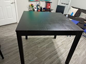 Mesa De Madera Pido 30 Por Ella .  Esta Firme Es Alta Ahi Puse Las Medidas
