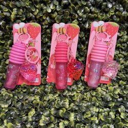 Stravwrry Lip gloss key chain