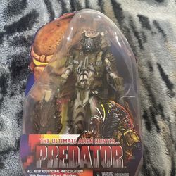 Predator Spike Tail New But Box Is Damaged