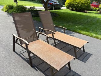 Chaise lounge chairs