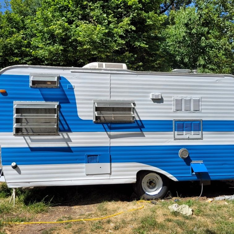 Vintage Oasis Camper 