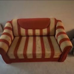 Convertible Couch/Bed – Space-Saving