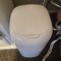 Diaper genie 