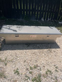 Truck tool box