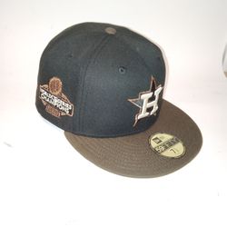 The product is a 7 1/2 Houston Astros "THROWBACK LEGEND" Exclusive New Era baseball cap in a solid gray color made of polyester material. This casual 