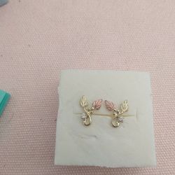 14k Black hills Gold Earrings With Diamonds