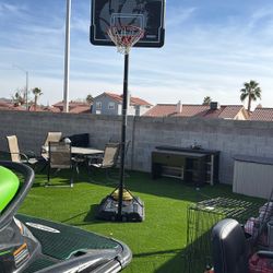 LIFETIME BASKETBALL HOOP