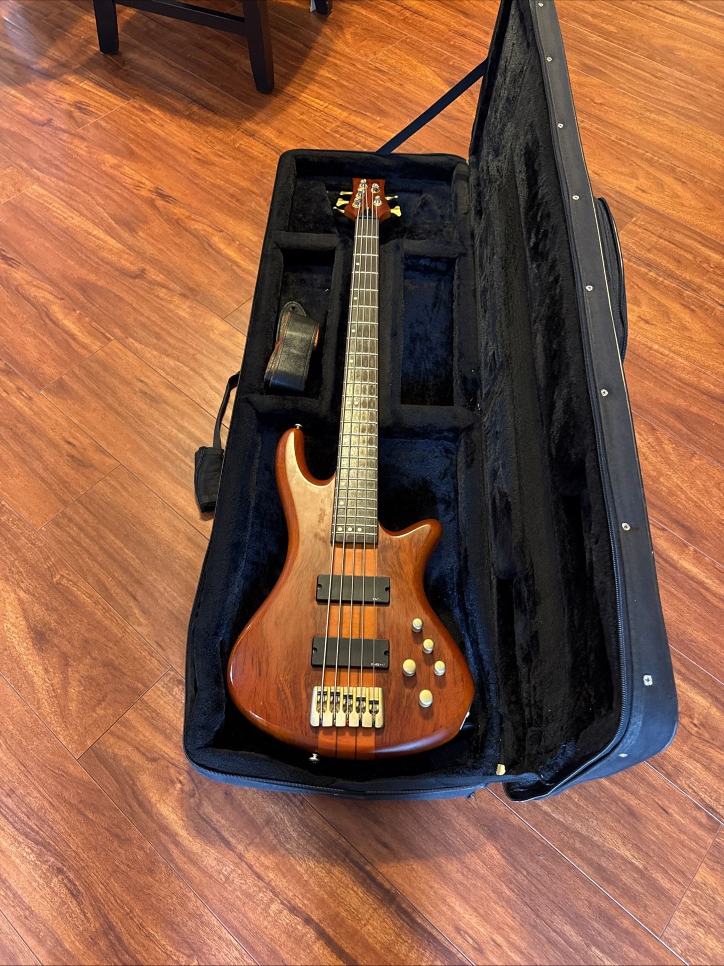 Schecter Stiletto Studio-5 Electric Bass 5 String Make In Korea