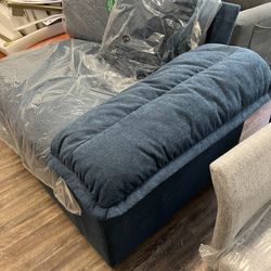 [MISSING RIGHT ARMREST] Oversized Accent Chair 