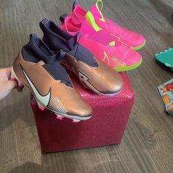 Nike Soccer ⚽️ Field & Cleat Set Size:6Y & Shin Guards
