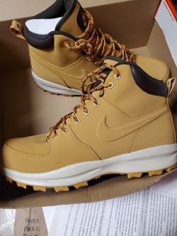 New Nike boots, size 10 100$