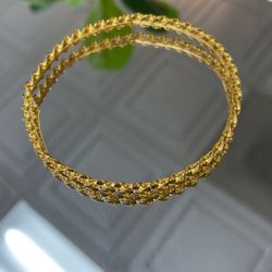 21k Twisted Bangle 