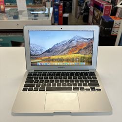 MacBook Air 8GB 256 GB i5 Excellent Condition