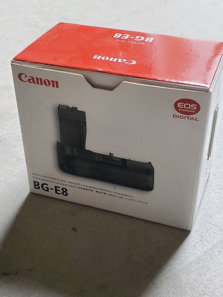 Official Canon BG-E8 Battery Grip (EOS Rebel T2i, T3i, T4i & T5i)
