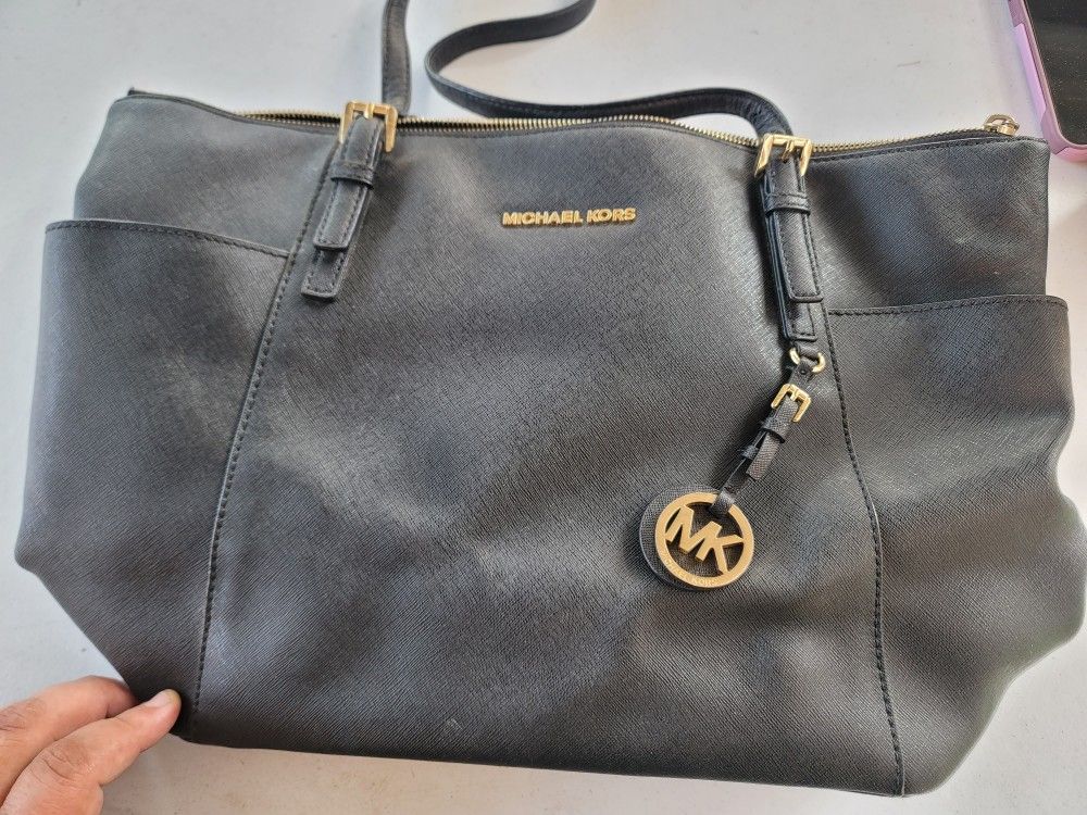 Michael Kors Shoulder Carry Purse

