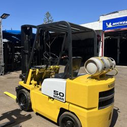 3 Stage Lift Forklift Used In Great Shape Low Hours!