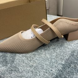 NEWBELLA Women’s Pointed Toe Shoes – Size 8.5 – BRAND NEW IN BOX Price: $40 obo