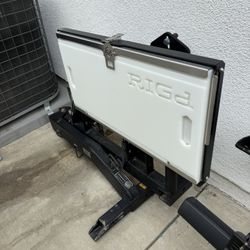 RiG’d UltraSwing Spare Tire Hitch Mount with UltraTable