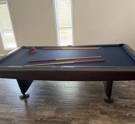Premium Brunswick Slate Pool Table – Excellent Condition with Accessories