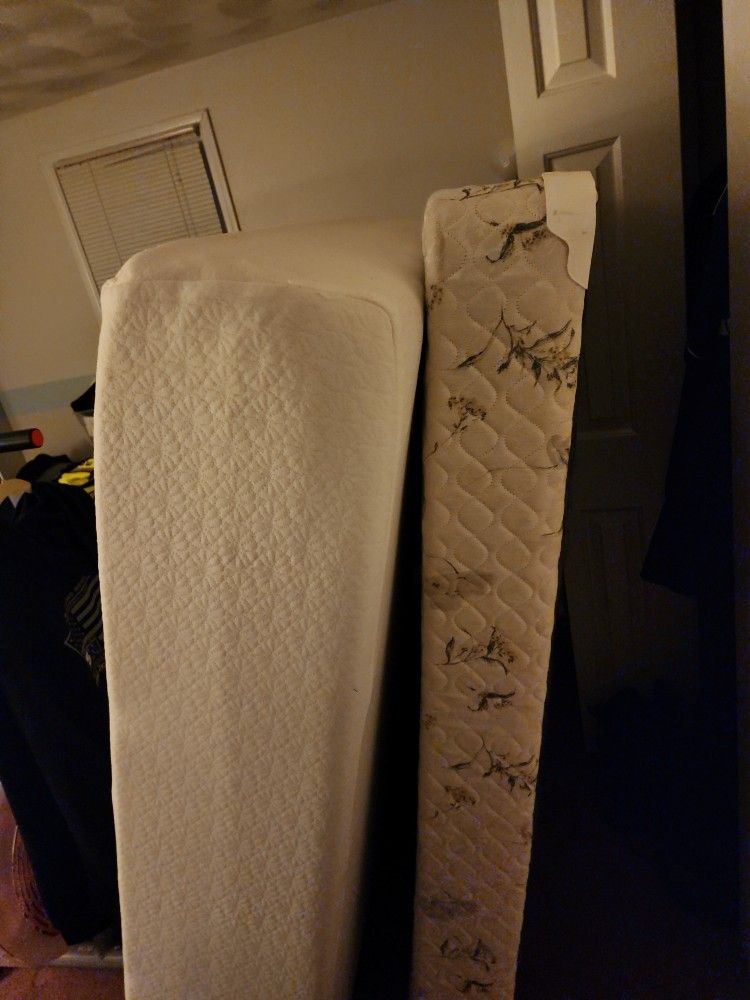Super clean Queen Mattress Set