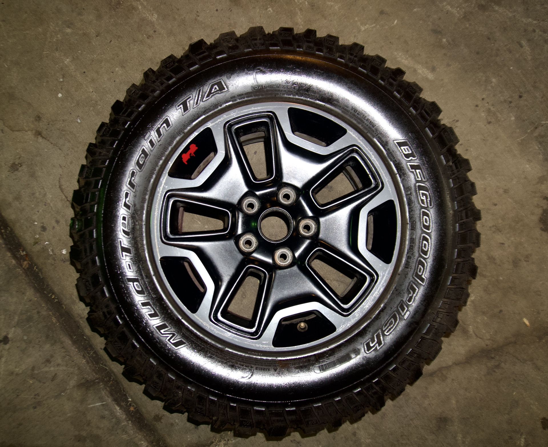 17"Jeep Wrangler Gladiator OEM wheel rim 9118 2016 2017 2018 2019 2020 Red Black