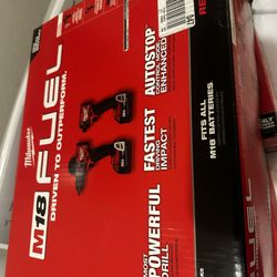 Milwuakee Drills Set