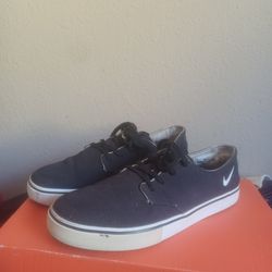 Men's Nike skateboard shoes size 9.5