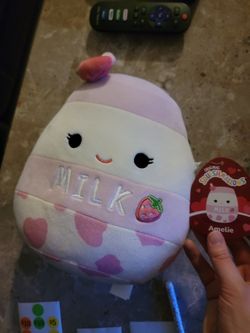 Squishmallow Amelie Strawberry Milk