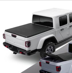 2020-Present Jeep Gladiator Tri-Fold Tonneau Bed Cover/Cubierta De Cama
