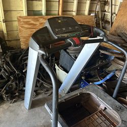Precor Ground Effects Treadmill 