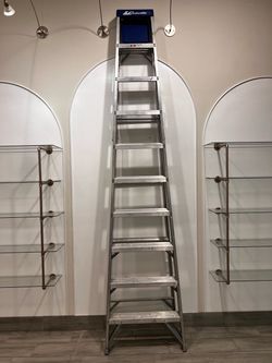 Louisville 10-foot Aluminum Step Ladder.