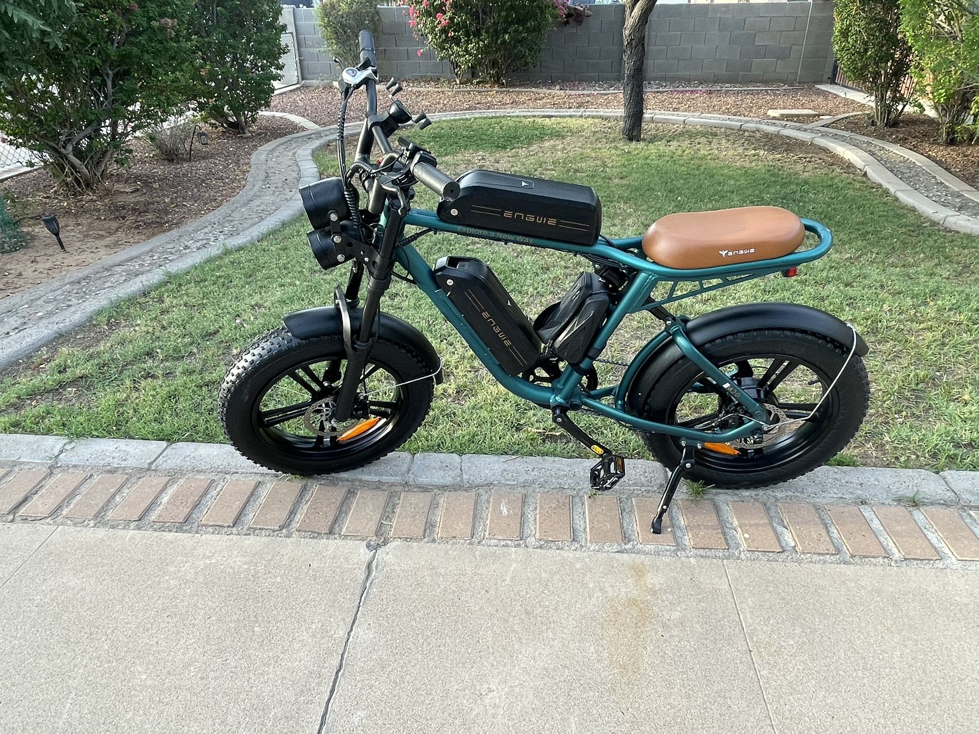 E-BIKE / W- DOUBLE BATTERIES / LIKE NEW !