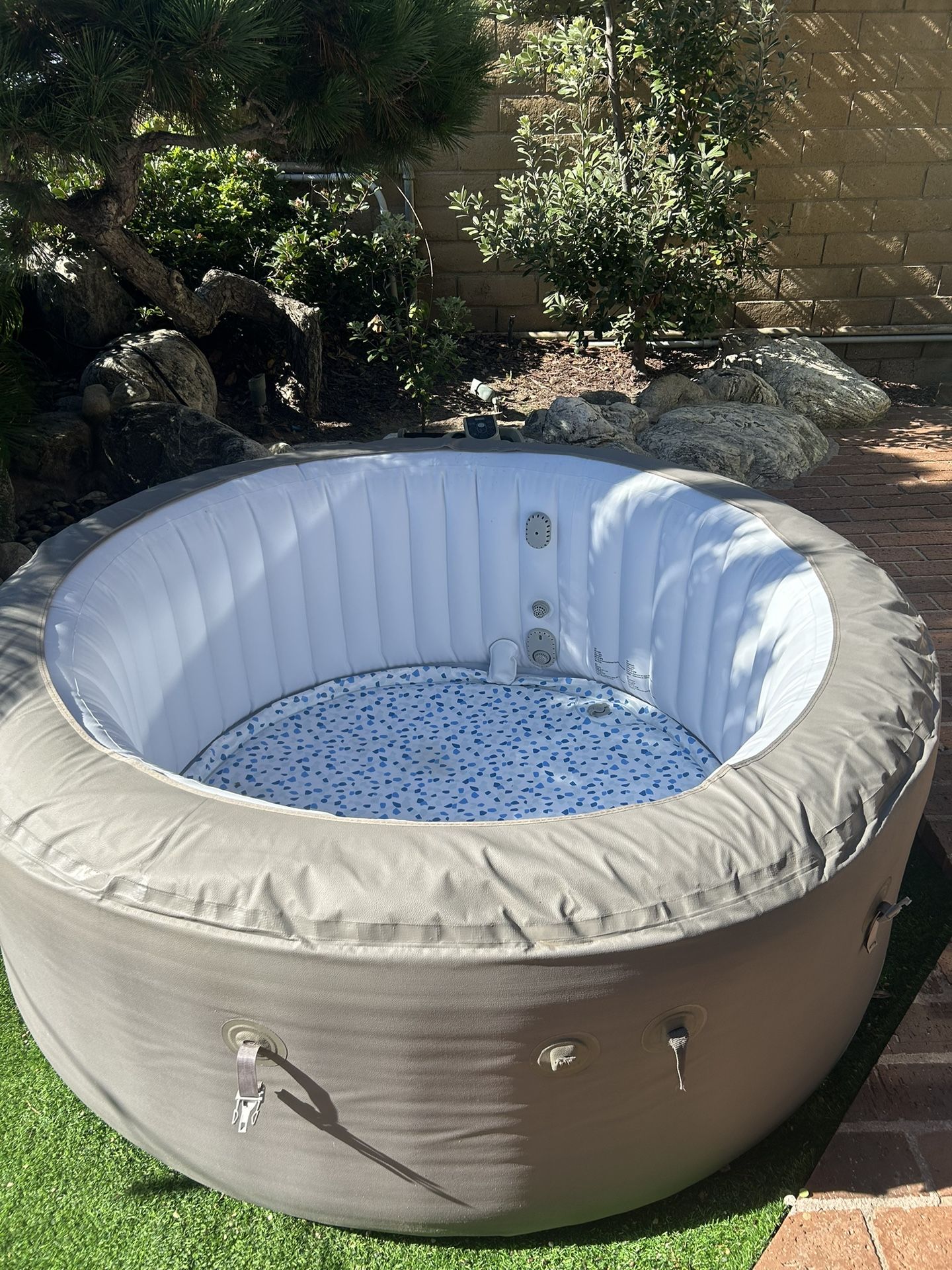 Saluspa Inflatable Hot Tub