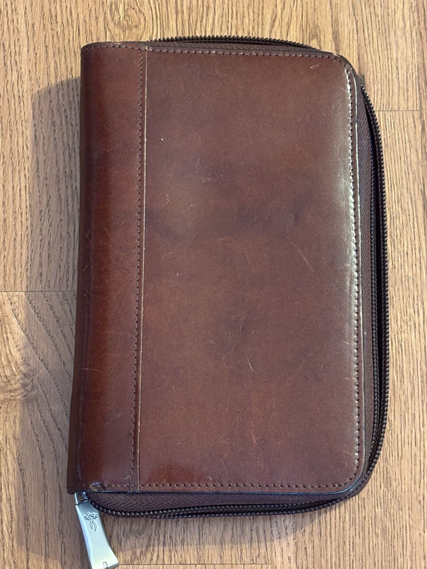 Ricardo Beverly Hills BROWN LEATHER MULTI COMPARTMENTS TRAVEL ORGANIZER WRISTLET