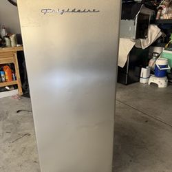 Stand up freezer