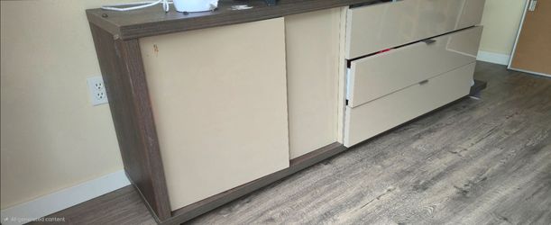 TV stand with drawers and shelves - FREE