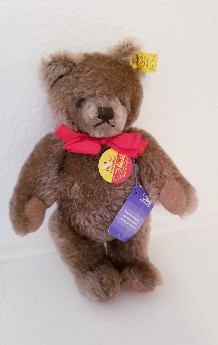 Vintage Steiff Teddy Bear 0202/26 with tags  Made In Austria 9 inch