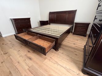 King five piece brown Bedroom Set