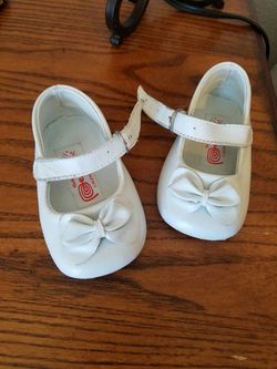 Baby girls size 2 leather shoes