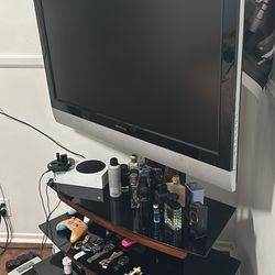 Like New Table And Tv 