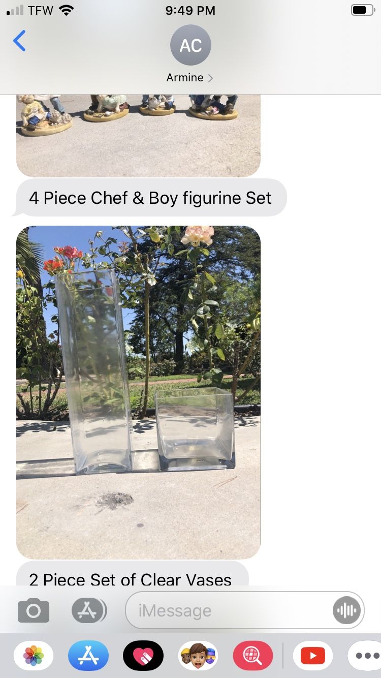 2 Pieces Glass Vases