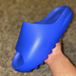 Yeezy Slide Azure Size 10