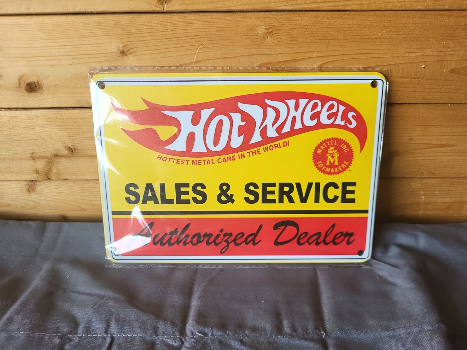 Hot Wheels Sales and Service Reproduction Metal Sign 8"x6"