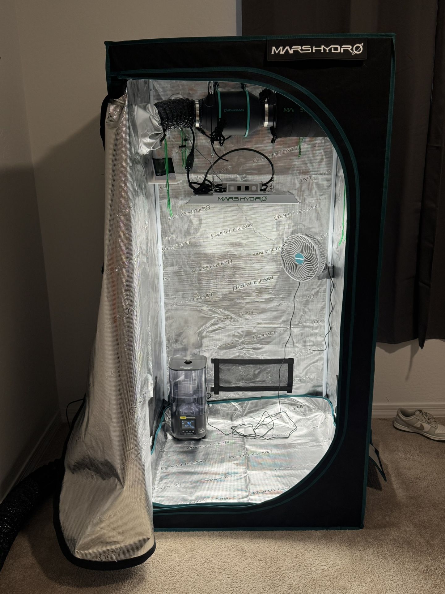 Mars Hydro 3x3 Complete Grow Kit.