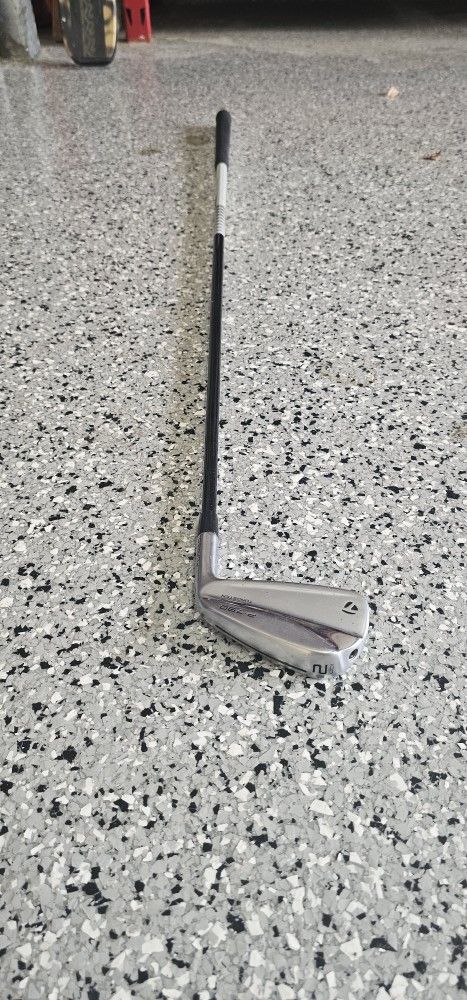 Taylormade 2i UDI with TourAD Shaft