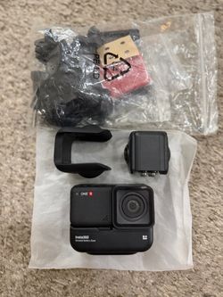 Insta360 ONE R with Boosted Battery Base and Accessories