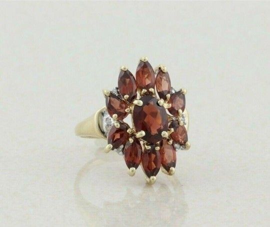 Vintage 10K Yellow Gold Natural Garnet and Diamond Flower Ring Size 7
