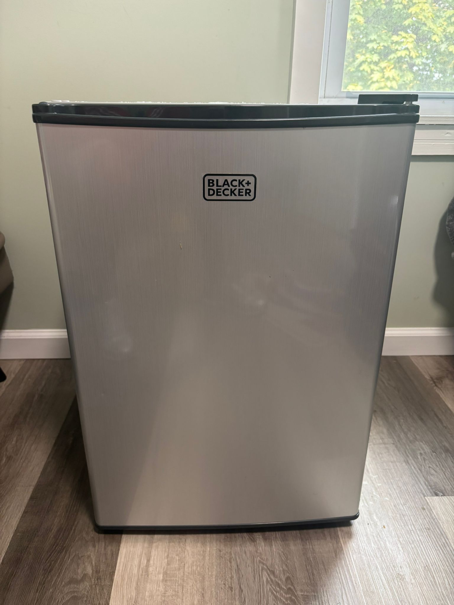 small refrigerator with freezer i